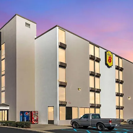 Super 8 By Wyndham Myrtle Beach/Market Common Area-3